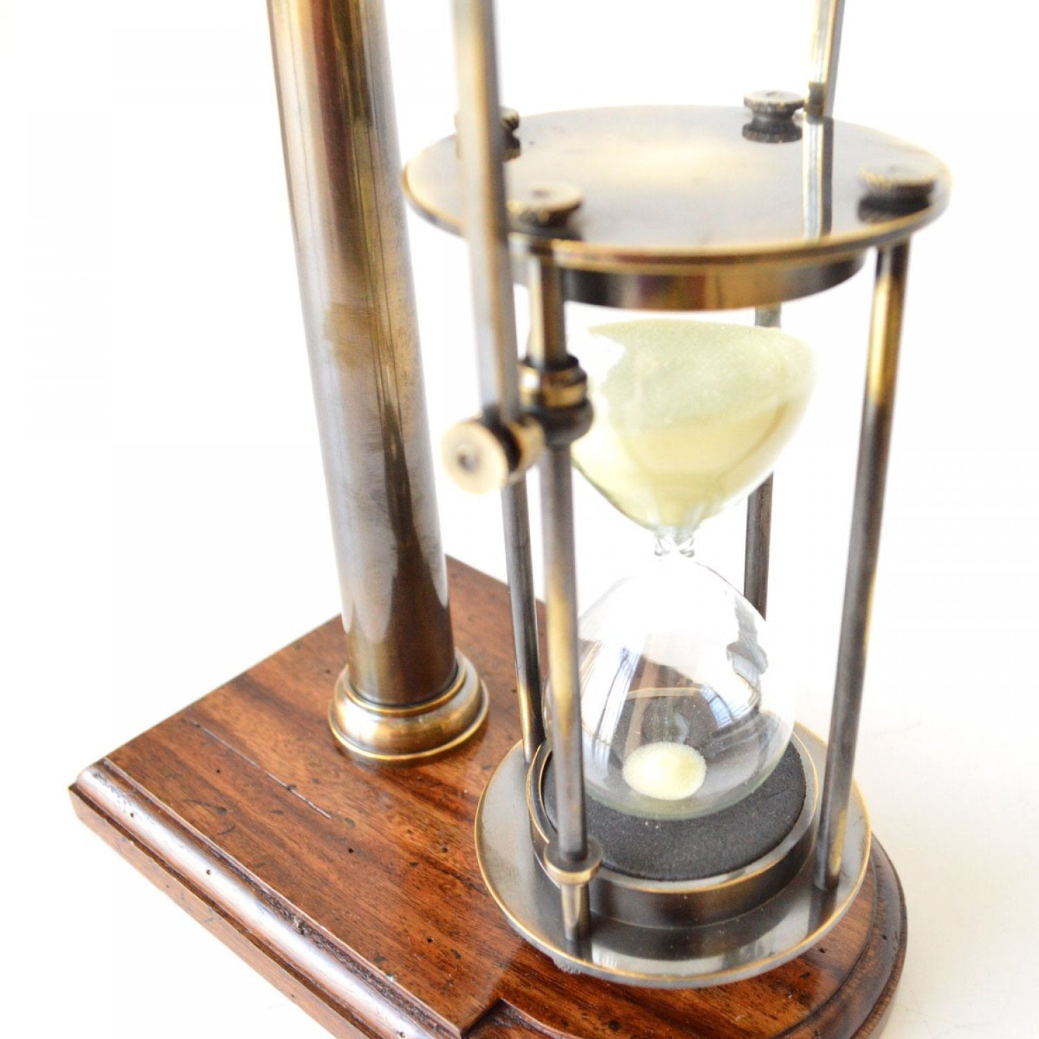 Clepsidra pe stand, aspect vintage
