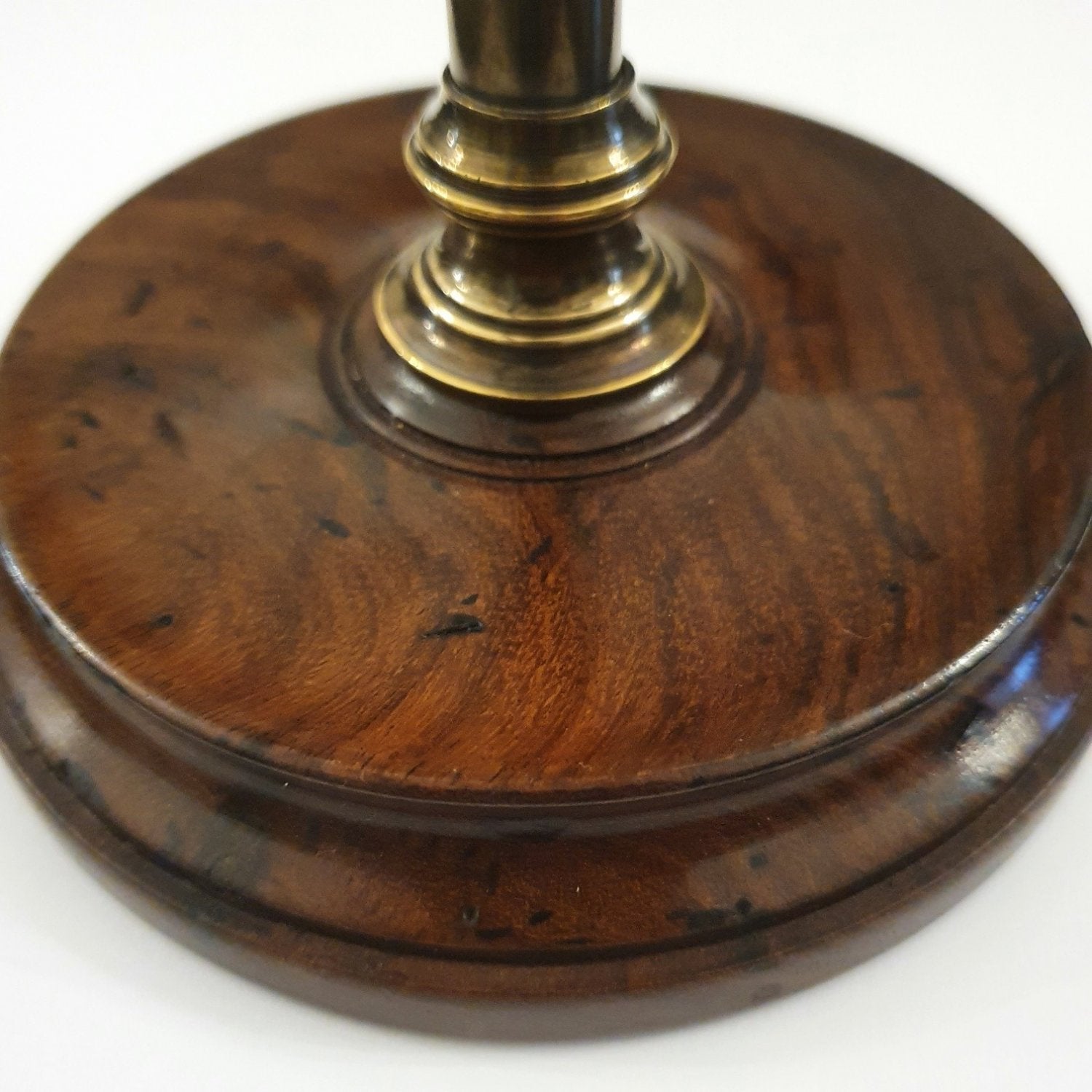 Lupa eleganta din bronz  pe stand lemn