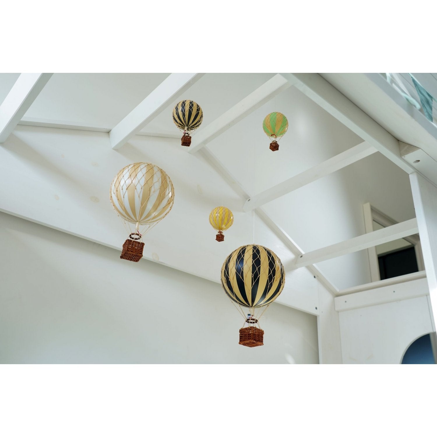 Decoratiune de tavan, balon zburator - Floating the sky