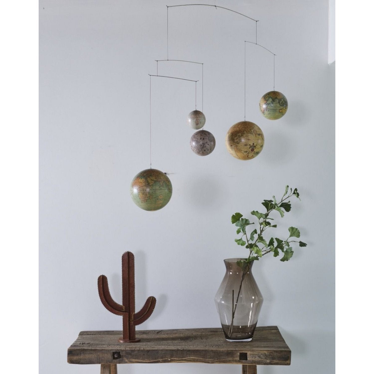 Decoratiune de tavan cu 5 globuri pamantesti

