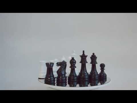 Set sah din lemn de maces (negru si alb)